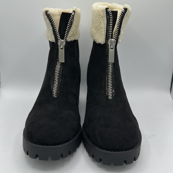 Bella Vita black Cable super suede and fleece lug sole boots, size 5M - Picture 2 of 7